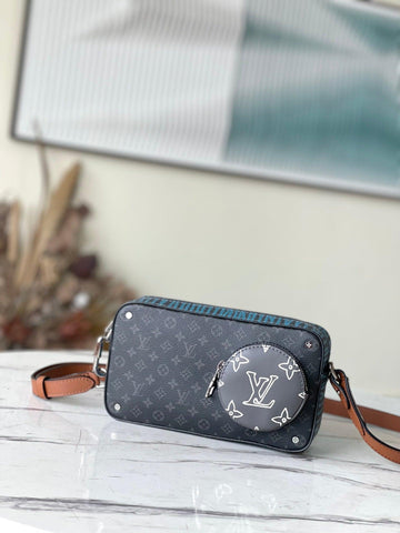 LV Vintage Monogram M69688