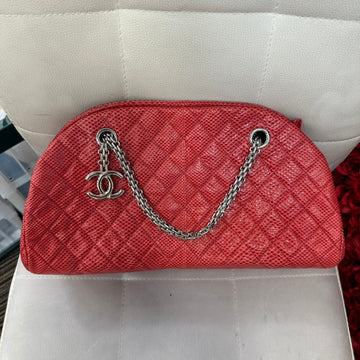Chanel Red Quilted Lizard Leather Medium B2-19