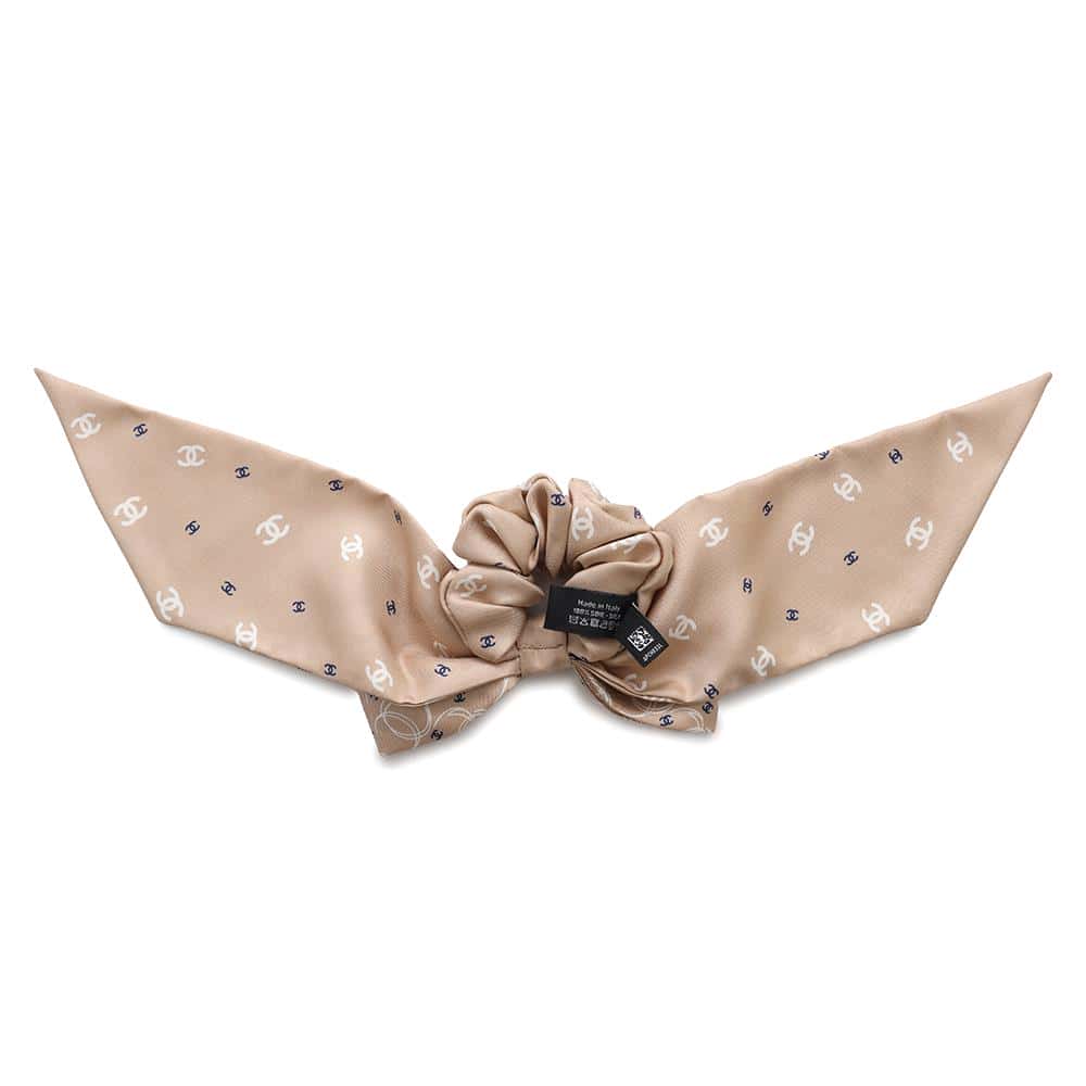 CHANEL CC Logo Ribbon Motif Scrunchie Beige/White/NavyAA9376 Silk100%