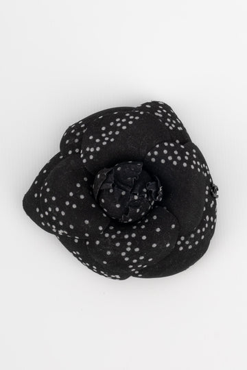 Broche camélia Chanel
