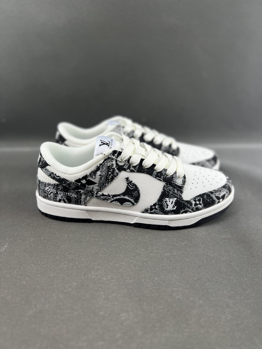 Custom SB Dunk Low x LV XB3802-351