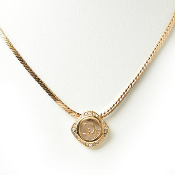 Elegant Golden Metal Necklace for Modern Women