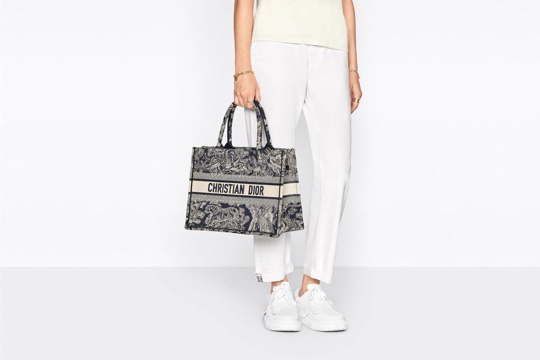 MEDIUM CHR. DI. BOOK TOTE