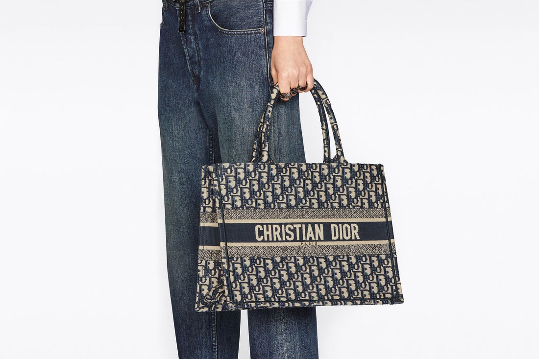 MEDIUM CHR. DI. BOOK TOTE
