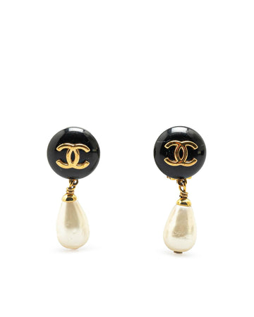 Pearl Drop Earrings Resin CC Logo