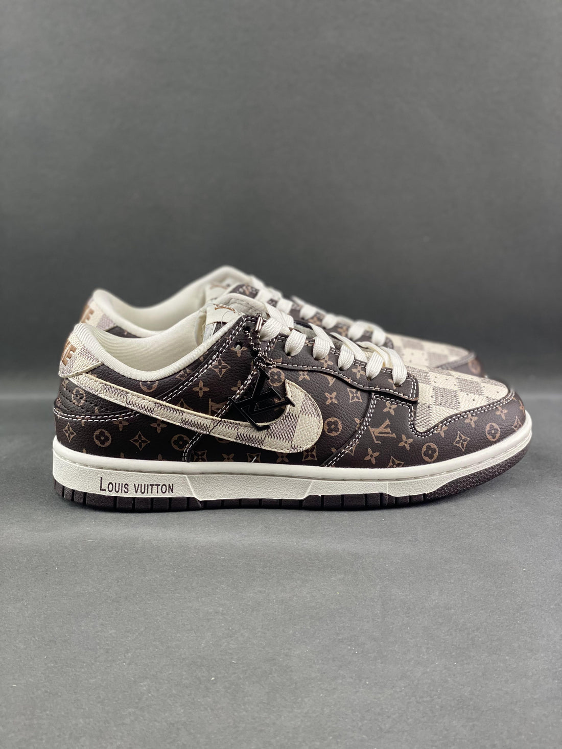 Custom Air Jordan 1 x LV SJ2068-255