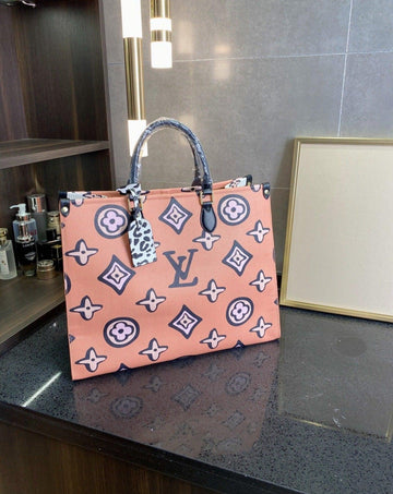 LV ONTHEGO MONOGRAM 068