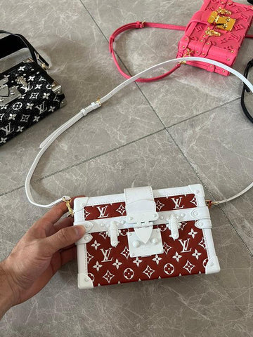 BFWD - LOV Bags - 2039