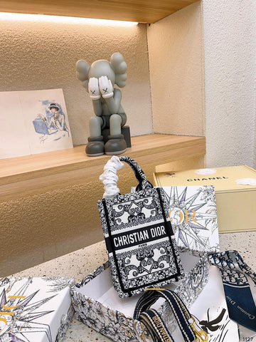 Makersluxe - DOR2 Bags - 109