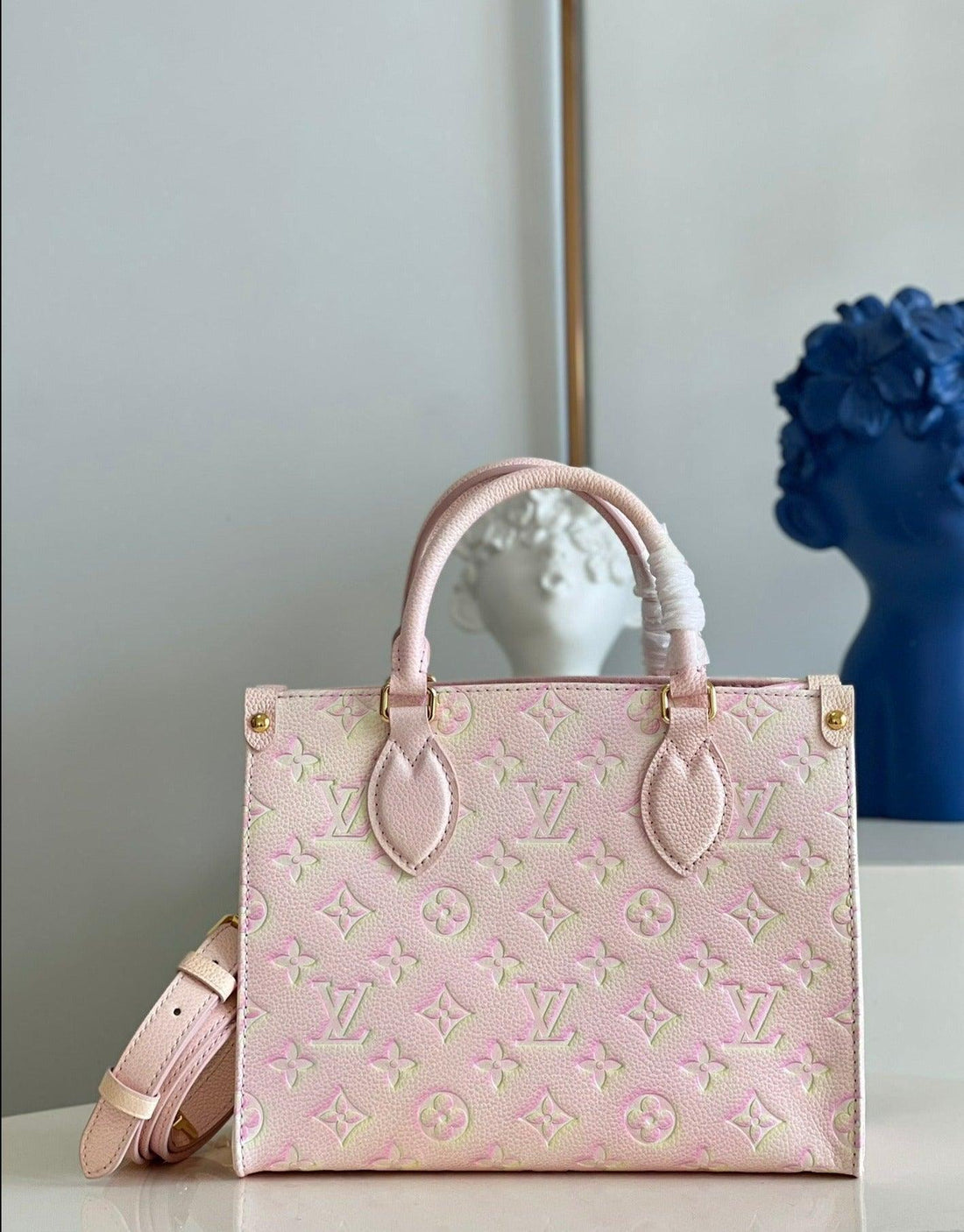 LV Onthego Tote 1968 Sac Plat Monogram Empreinte M46168