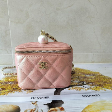Makersluxe - Caviar Quilted Pearl Mini Vanity Case Light Pink