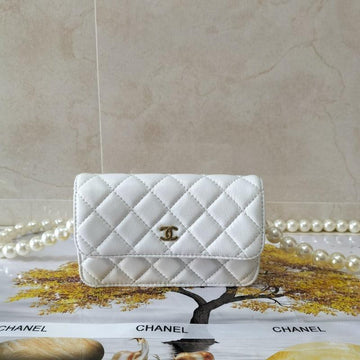 Makersluxe - Clutch With Maxi Pearls Chain White