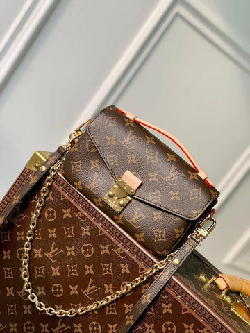 BFWD - LOV Bags - 1910