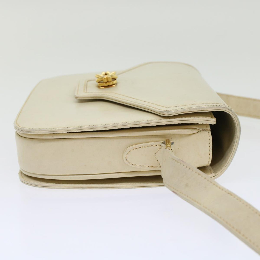 GUCCI Turn Lock Shoulder Bag Leather White 001.406.0587 45900