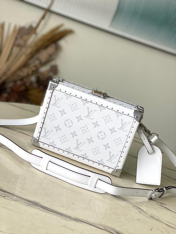 LV Monogram Hardsided Taigarama M11049