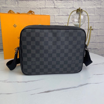 LOV - Makersluxes - 1603