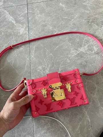 BFWD - LOV Bags - 2030