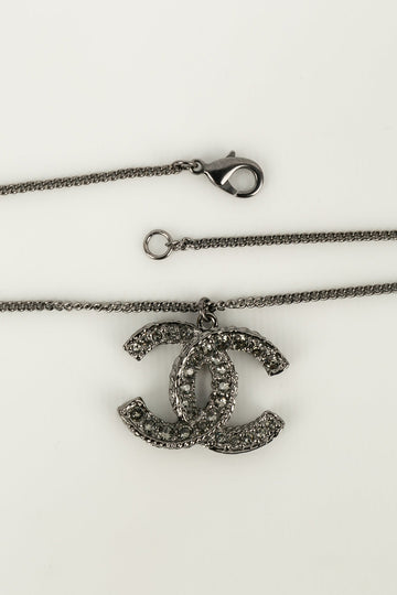 Collier cc Chanel Défilé