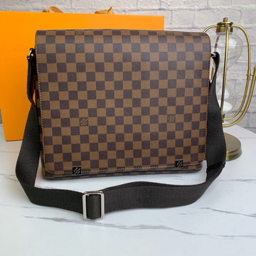 LOV - Makersluxes - 1604