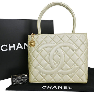Chanel Medaillon