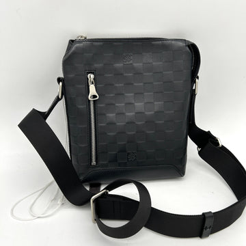 Louis Vuitton Black Damier Infini Leather Discovery Messenger LA31895