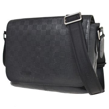 Louis Vuitton District  Canvas Shoulder Bag ()