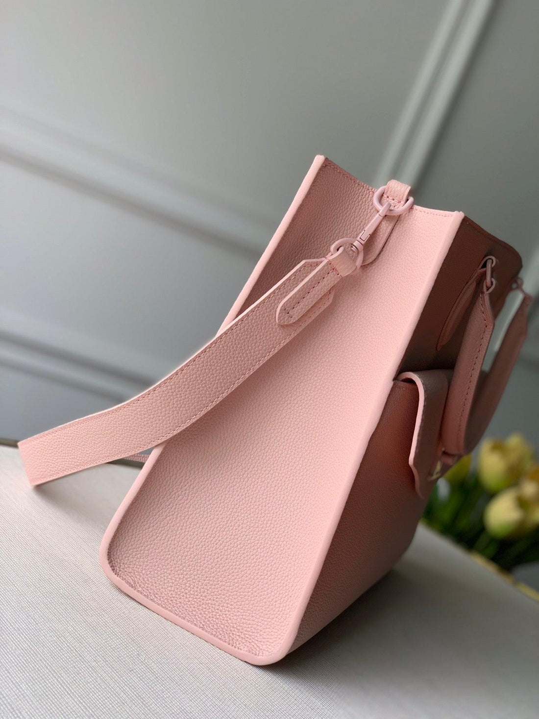 LV Lockme Tote M55846
