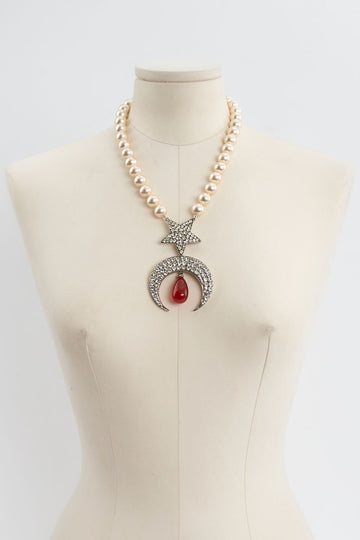 Collier de perles et pendentif étoile