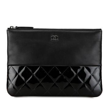 Chanel Lambskin and Quilted Patent O Case Clutch (MLB-nuBGKM)