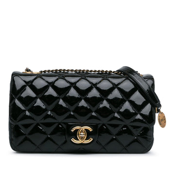 Chanel Medium Patent Goatskin CC Eyelet Flap (MLB-Et4xHu)