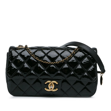 Chanel Medium Patent Goatskin CC Eyelet Flap (MLB-7lc5oU)