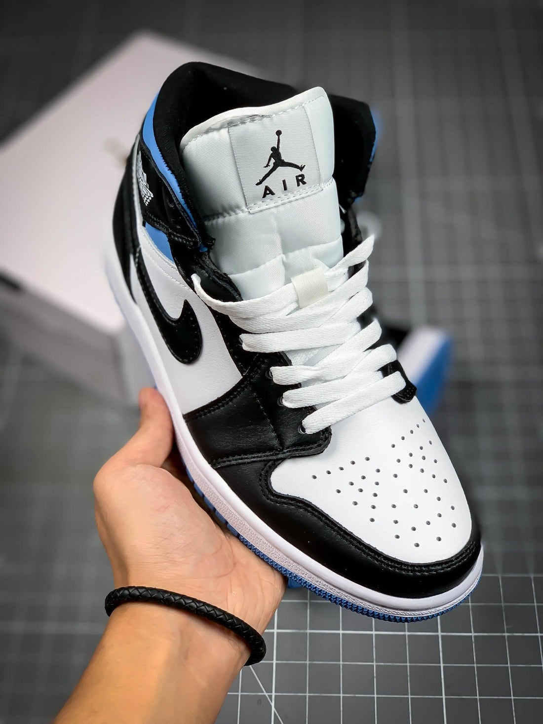 Custom Air Jordan 1 Mid AJ1 554724-117