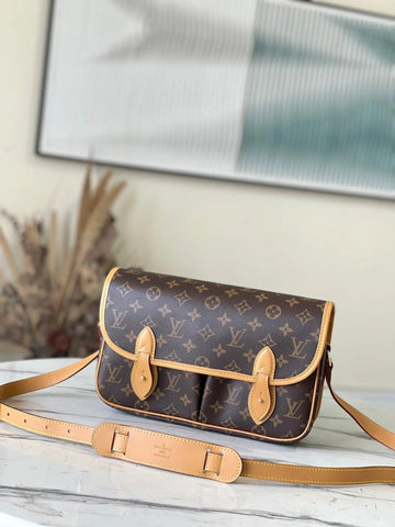 LV Monogram M42247
