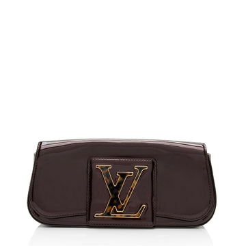 Louis Vuitton Patent Leather Sobe Clutch (SHF-7JtuWT)