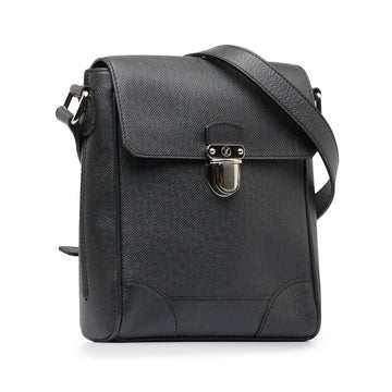 Louis Vuitton Taiga Luca (SHG-ePr5Wb)