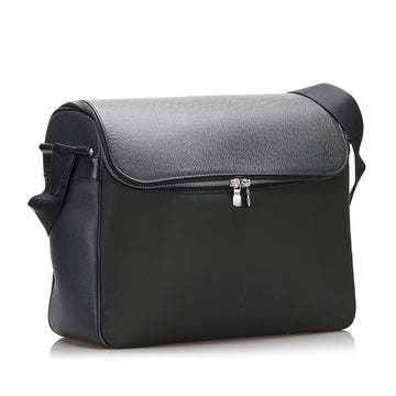 Louis Vuitton Taiga Taimyr (SHG-hpMjkv)