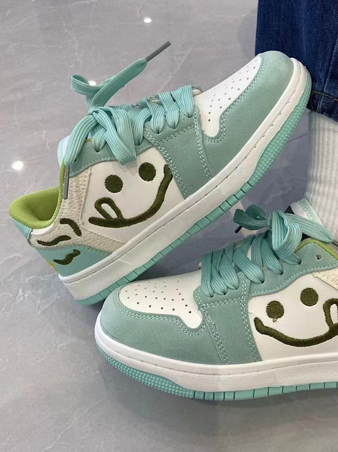 Makersluxe® - Smiley Skateboarding Shoes