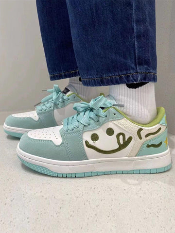Makersluxe® - Smiley Skateboarding Shoes
