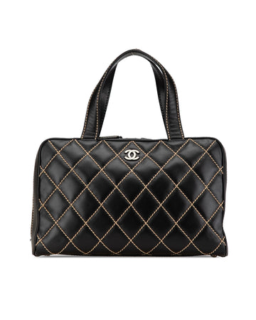 Quilted Lambskin Leather Handbag with Zip Closure and Multiple Pockets