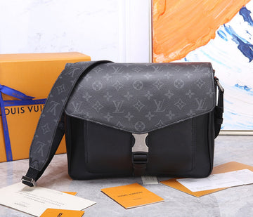 LOV - Makersluxes - 2185