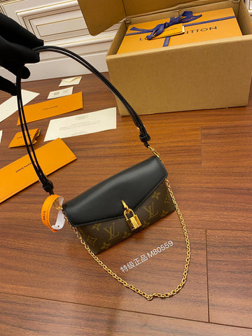 makersluxe - LOV Bags - 985
