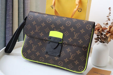LV S LOCK A4 POUCH M80560
