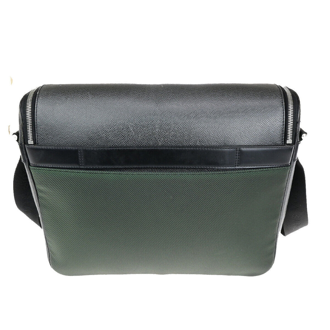 Louis Vuitton Taiga  Synthetic Shoulder Bag ()