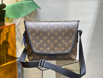 Makersluxe Lu-Vi bags - 3185