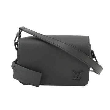 Louis Vuitton District  Leather Shoulder Bag ()