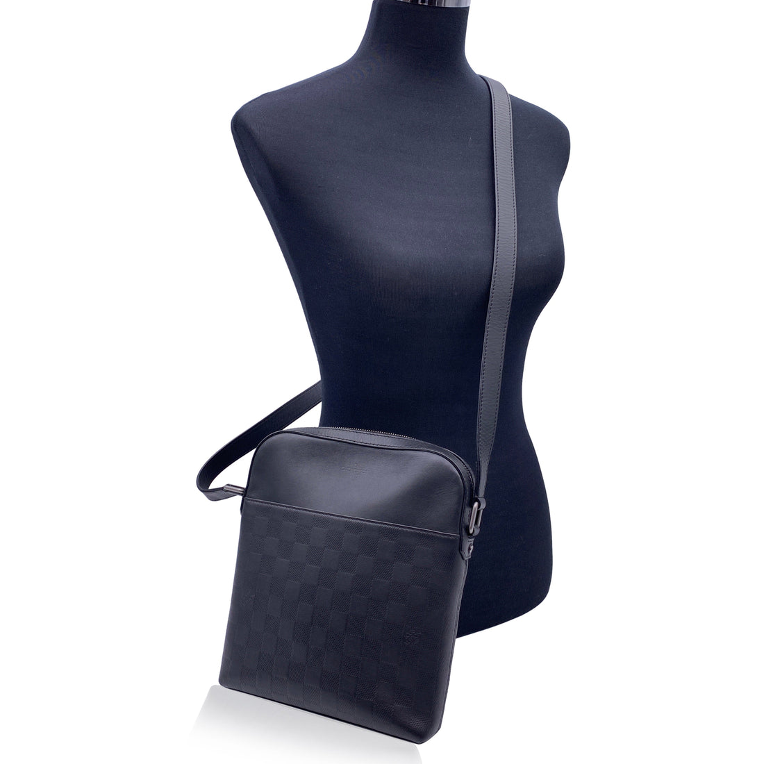 Louis Vuitton Crossbody Bag District