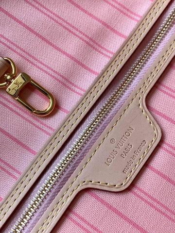 Louis Vuitton Neverfull MM Bag