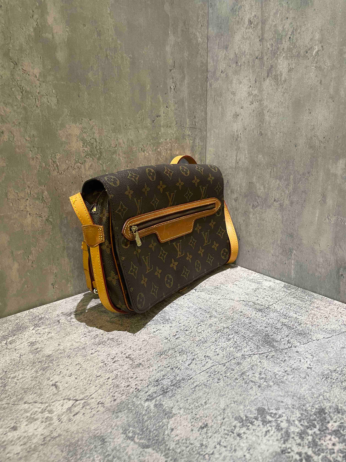 Louis Vuitton Monogram Canvas Crossbody Vintage Brown Medium