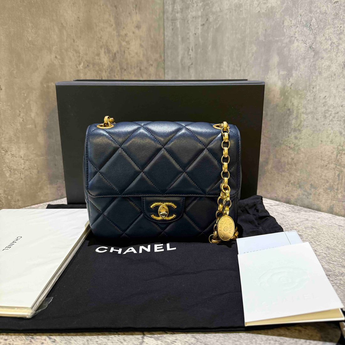 ??? Chanel flap bag microchip