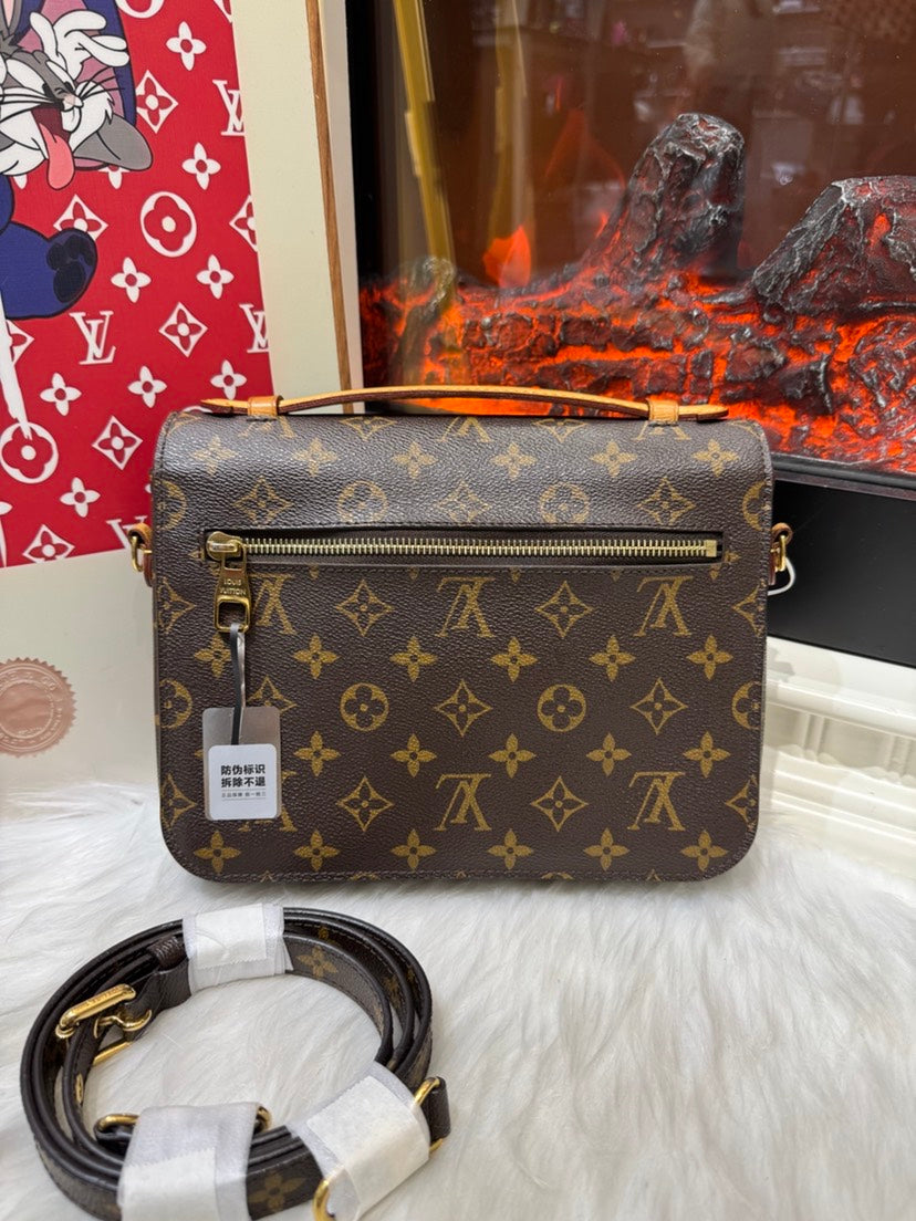 Louis Vuitton Métis Monogram Crossbody Bag Brown